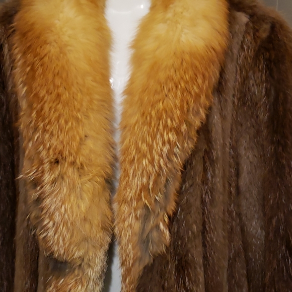 Genuine Full length Deep Canadian Beaver Coat with - Picture 3 of 4